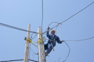 How much does an electrician earn in Israel?